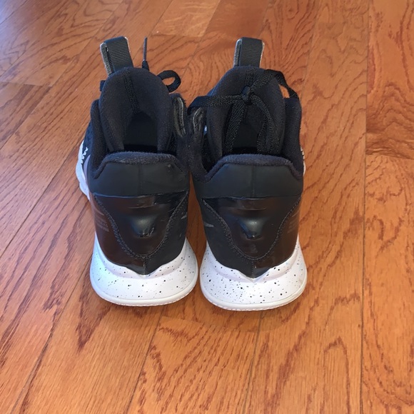 Lebron basketball shoes - Picture 3 of 8